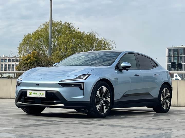 Фото 1 - Polestar 4