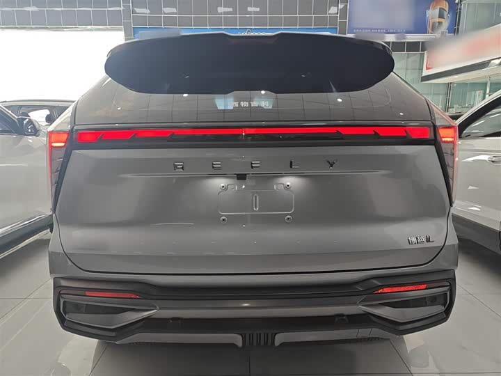 Фото 6 - Geely Atlas L