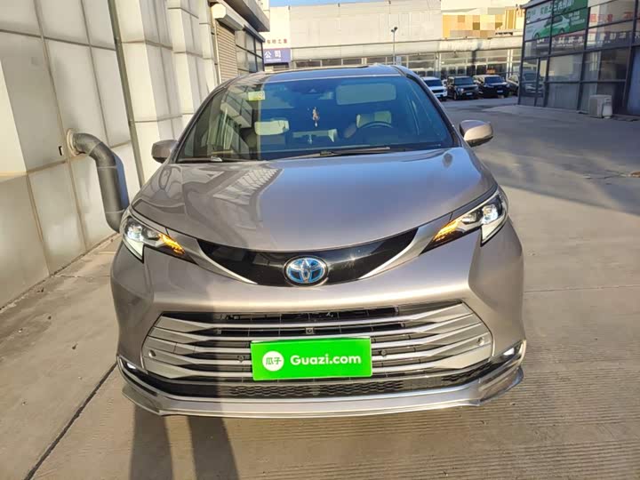 Фото 3 - Toyota Sienna