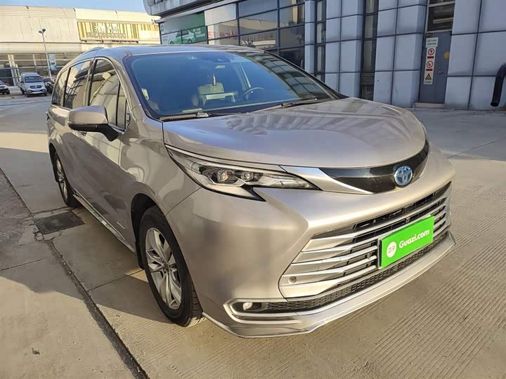 Фото 4 - Toyota Sienna