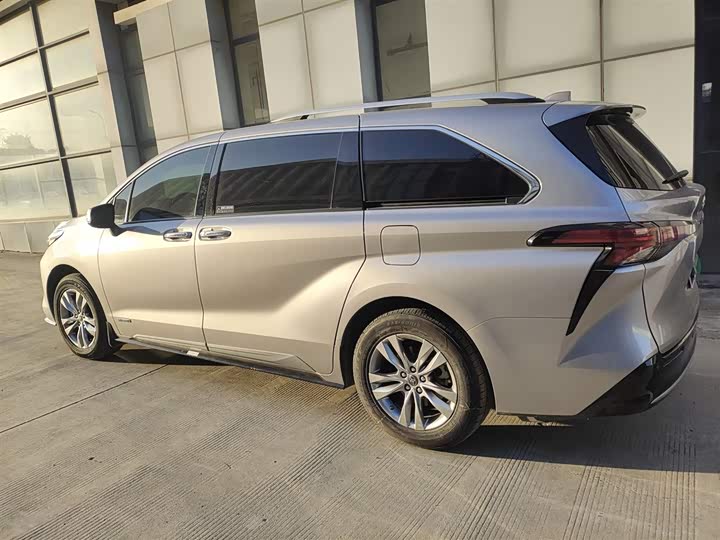 Фото 5 - Toyota Sienna
