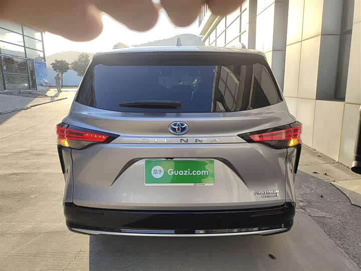 Фото 6 - Toyota Sienna