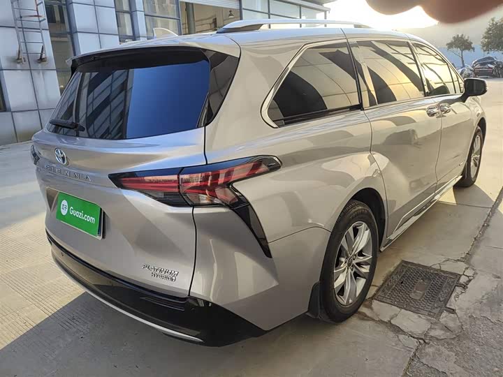 Фото 7 - Toyota Sienna