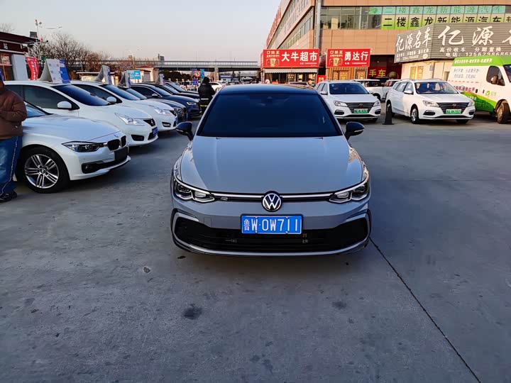 Фото 1 - Volkswagen Golf