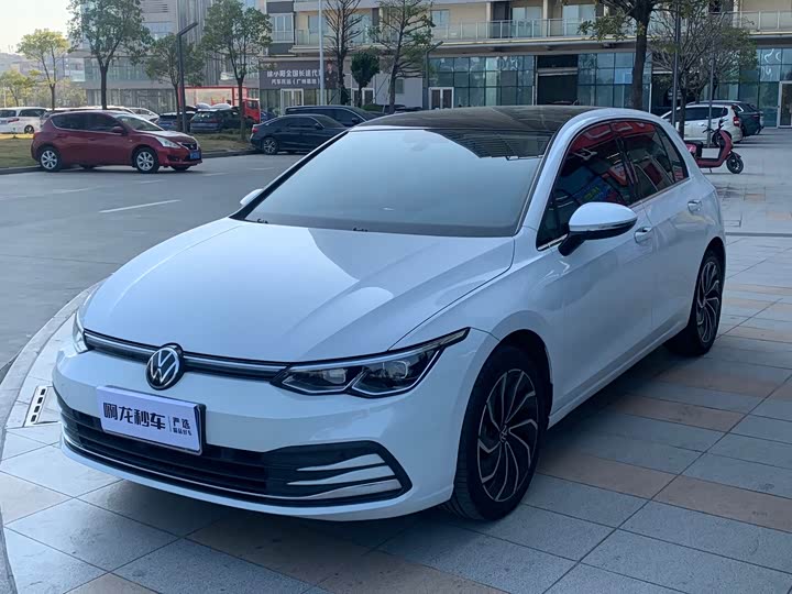 Фото 1 - Volkswagen Golf