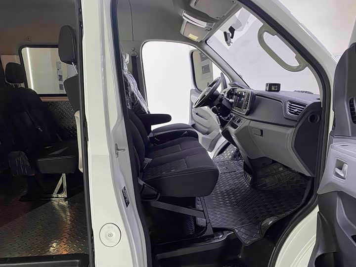 Фото 9 - Maxus V80