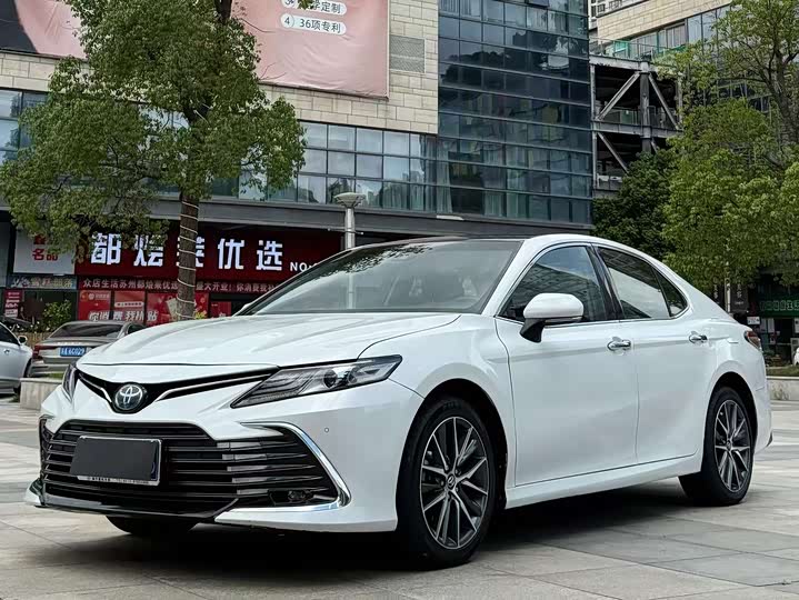 Фото 1 - Toyota Camry