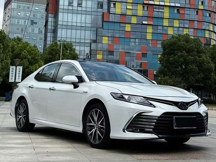 Фото 3 - Toyota Camry