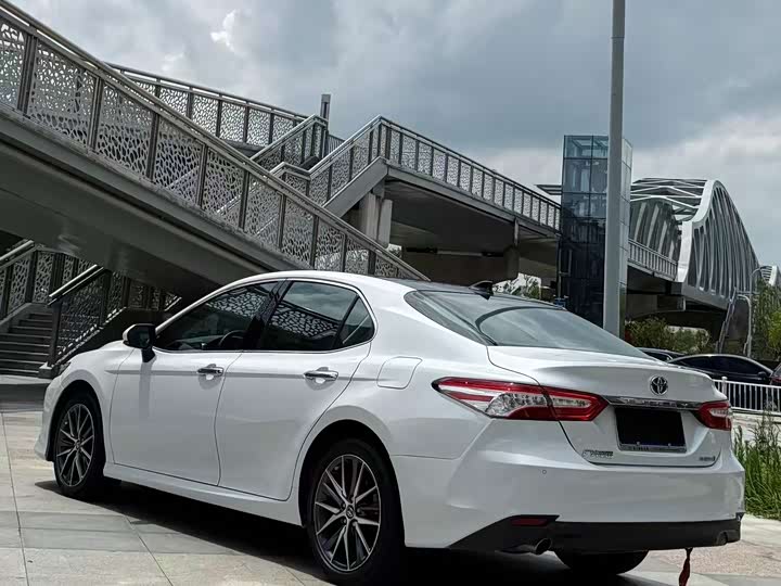 Фото 7 - Toyota Camry