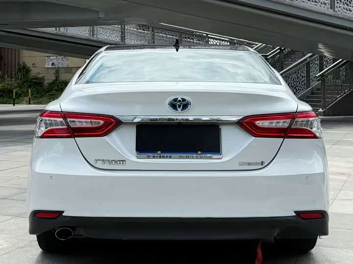 Фото 8 - Toyota Camry