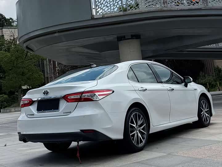 Фото 9 - Toyota Camry