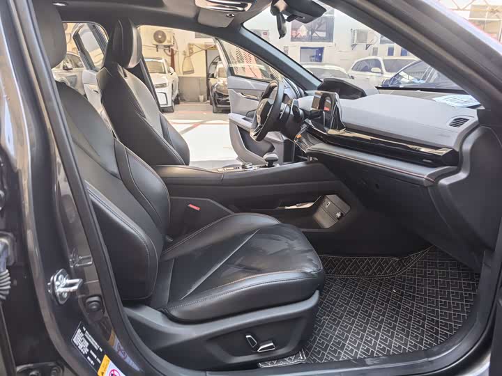 Фото 9 - Changan UNI-V