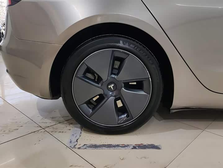 Фото 6 - Tesla Model 3