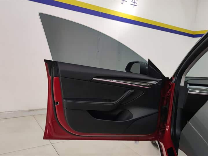 Фото 7 - Tesla Model 3