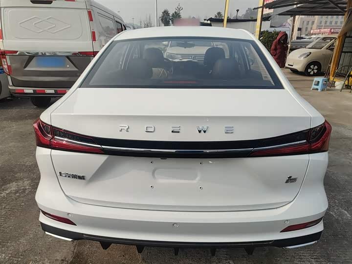 Фото 6 - Roewe i5
