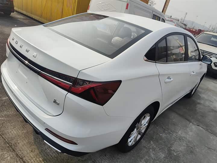 Фото 7 - Roewe i5