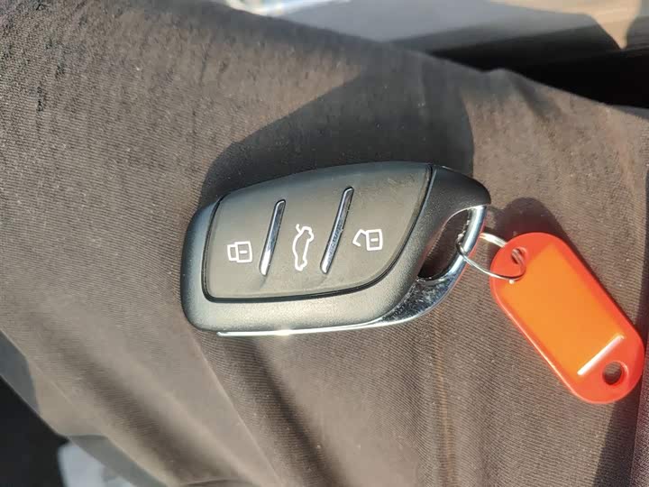 Фото 9 - Roewe i5