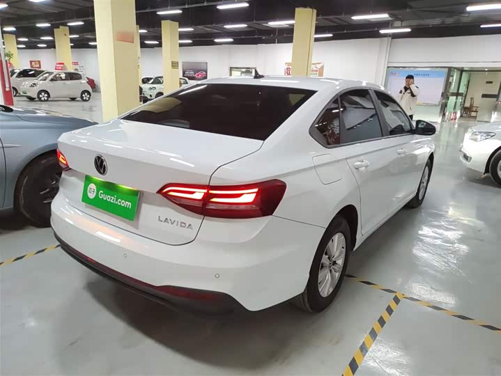 Фото 7 - Volkswagen Lavida