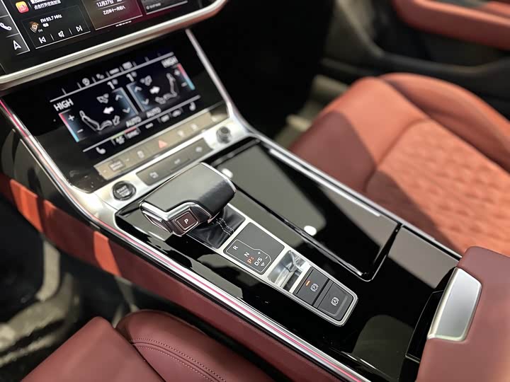 Фото 7 - Audi A7L