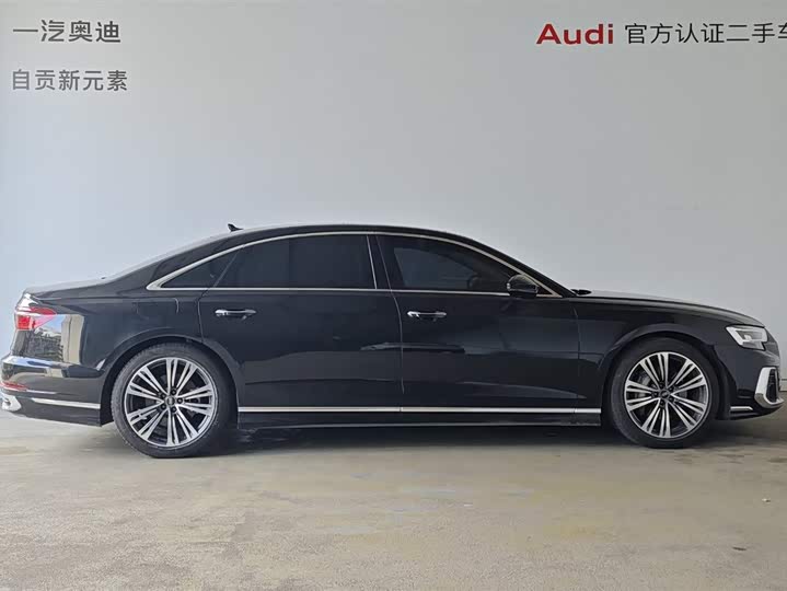 Фото 2 - Audi A8