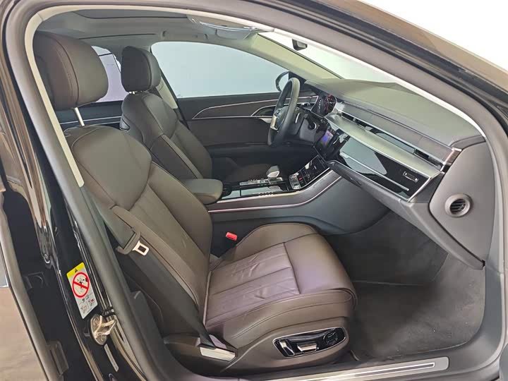 Фото 7 - Audi A8