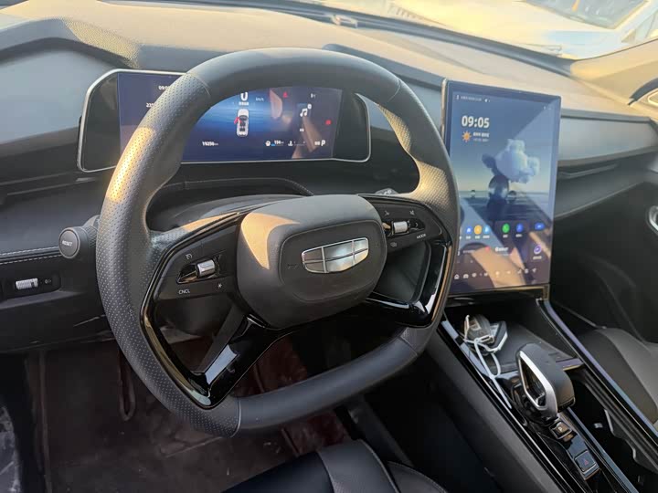 Фото 8 - Geely Atlas