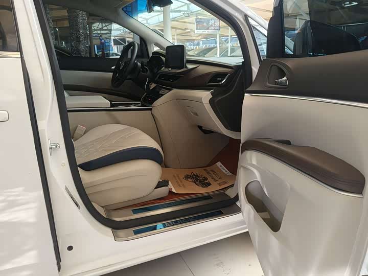 Фото 4 - Buick GL8 ES