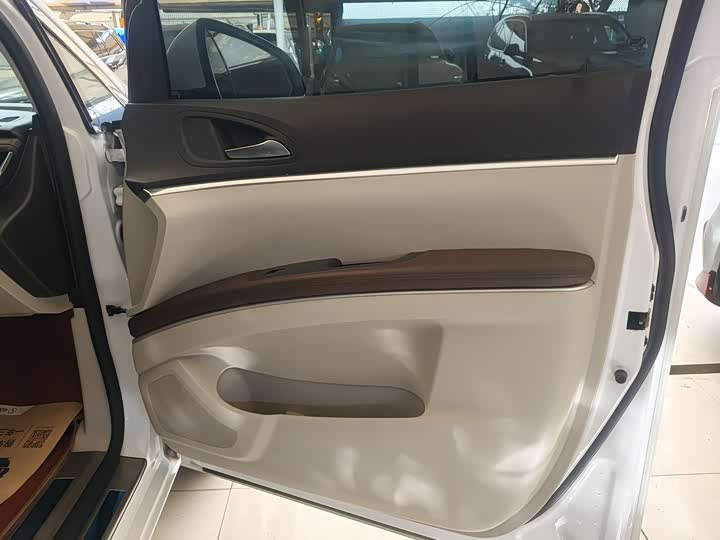 Фото 5 - Buick GL8 ES