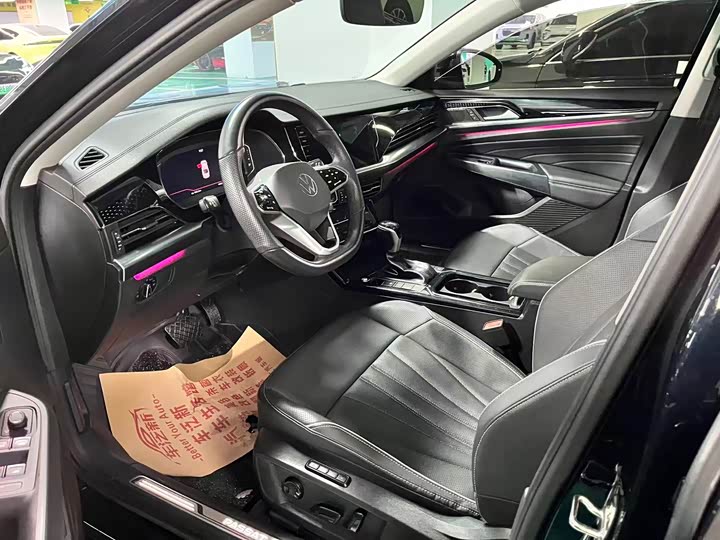 Фото 8 - Volkswagen Passat