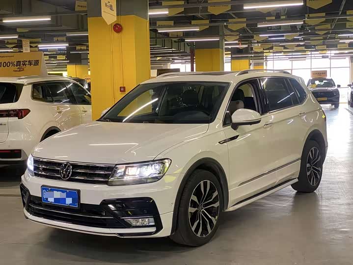 Фото 1 - Volkswagen Tiguan L Pro