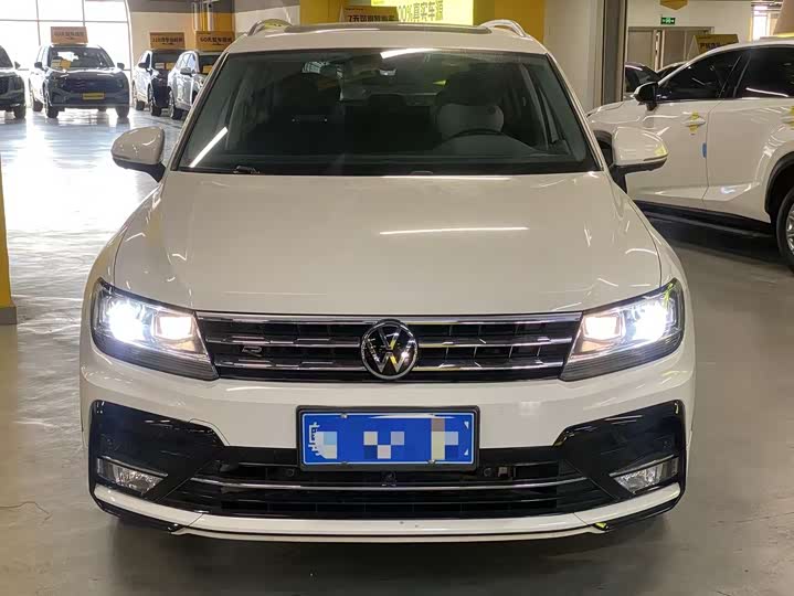 Фото 3 - Volkswagen Tiguan L Pro