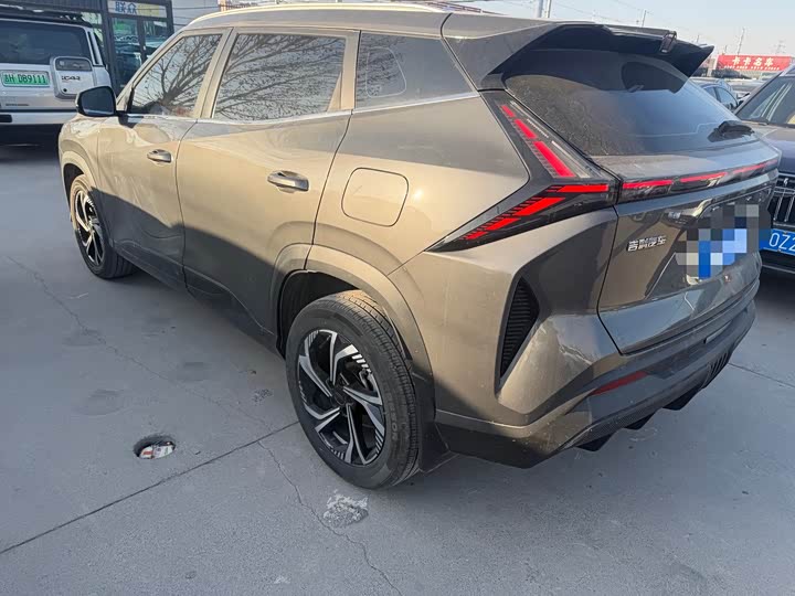 Фото 4 - Geely Atlas