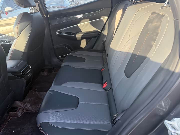 Фото 7 - Geely Atlas