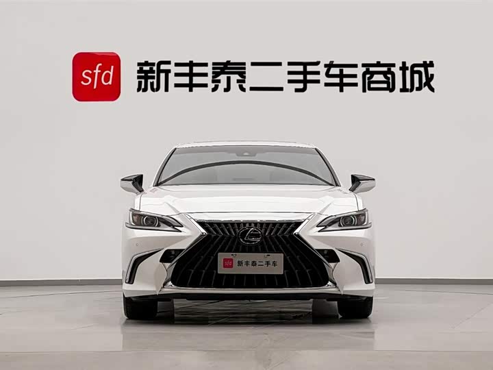 Фото 2 - Lexus ES