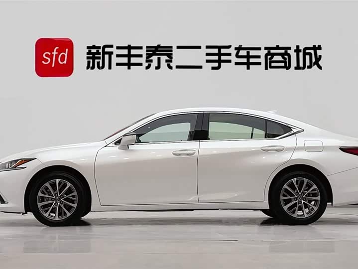 Фото 4 - Lexus ES