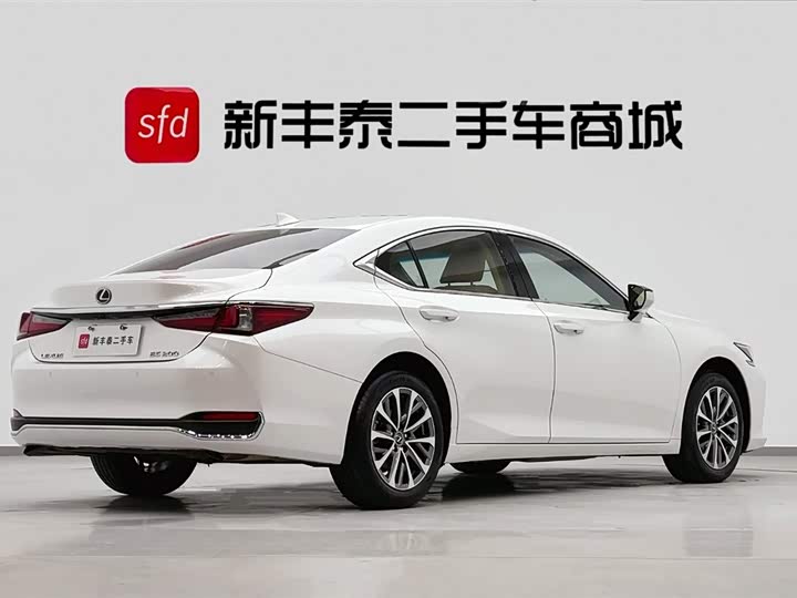 Фото 5 - Lexus ES