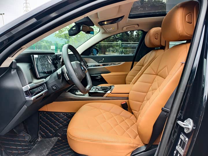 Фото 9 - BMW 7 Series