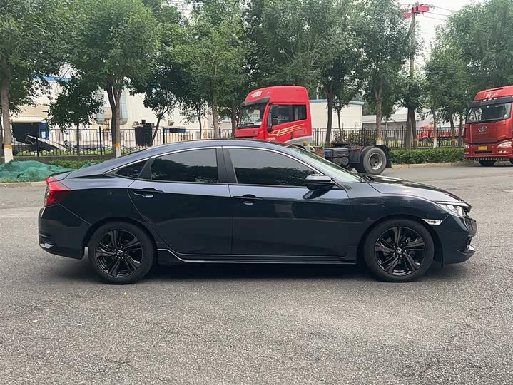 Фото 4 - Honda Civic