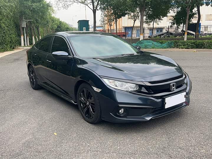 Фото 8 - Honda Civic