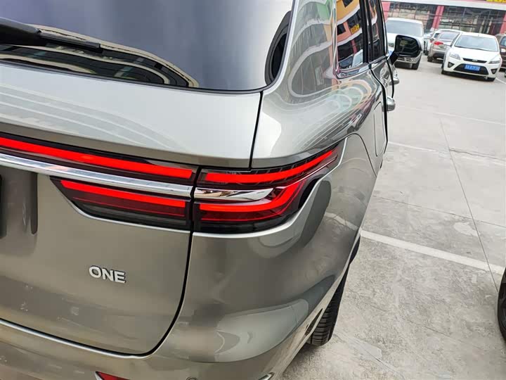 Фото 8 - LiXiang One