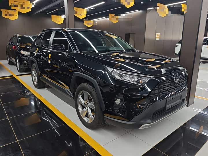 Фото 4 - Toyota RAV4