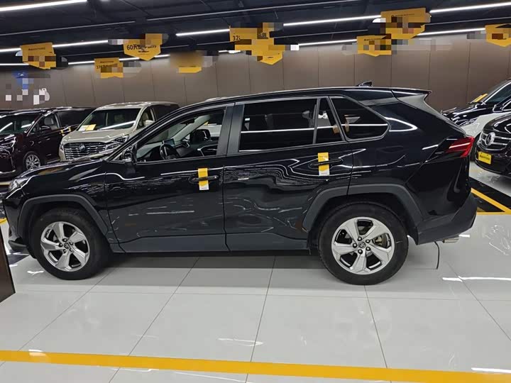 Фото 5 - Toyota RAV4