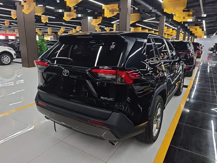 Фото 7 - Toyota RAV4