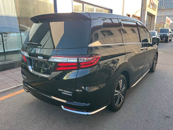 Фото 3 - Honda Odyssey