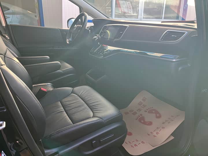 Фото 7 - Honda Odyssey