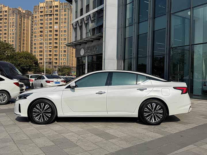 Фото 2 - Nissan Teana