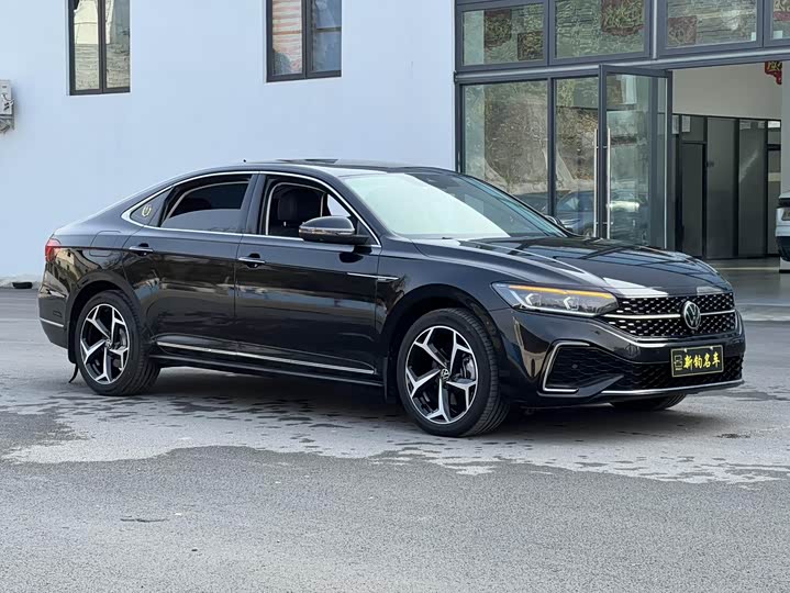 Фото 1 - Volkswagen Passat