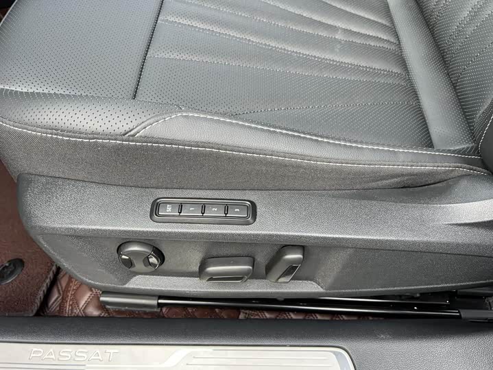 Фото 9 - Volkswagen Passat