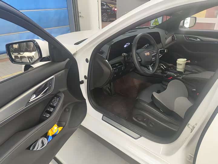 Фото 2 - Cadillac CT5