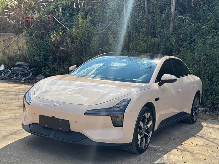 Фото 1 - XPeng Mona M03